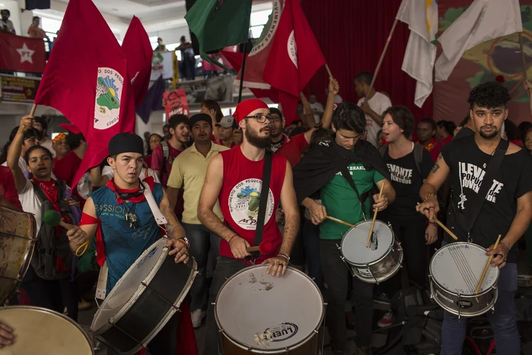 Manifestações: já pela manhã, mais de 50 rodovias foram fechadas em atos promovidos principalmente pelo MST (Rodrigo Capote/Bloomberg)