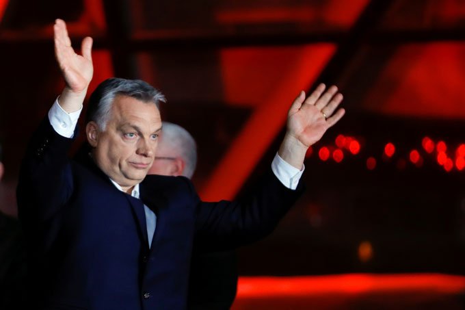 Após vitória de Orbán na Hungria, jornal e rádio opositores fecham