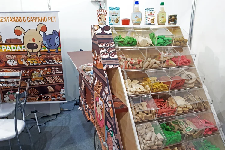 Produtos da Padaria Pet, para animais de estimação, expostos na Feira do Empreendedor (Karin Salomão/Site Exame)