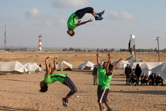 Jovens resistem por meio do parkour na fronteira entre Gaza e Israel