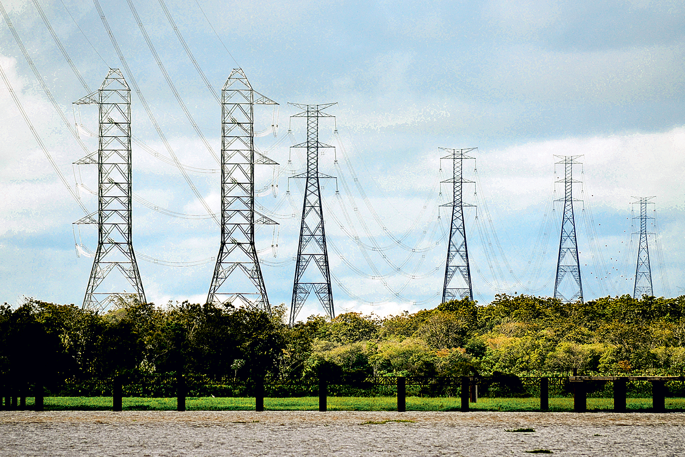 Valor não pago no mercado de energia atinge recorde de R$8,2 bi, diz CCEE