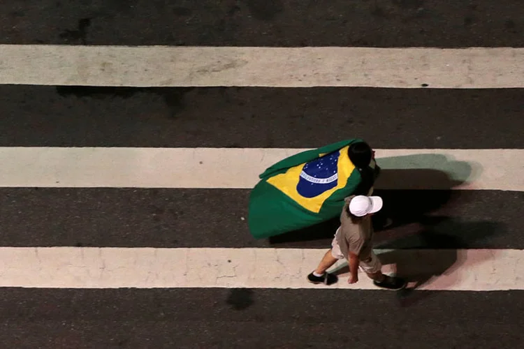 Protesto no Brasil: instabilidade é acentuada pela proximidade das eleições (Leonardo Benassatto/Reuters)