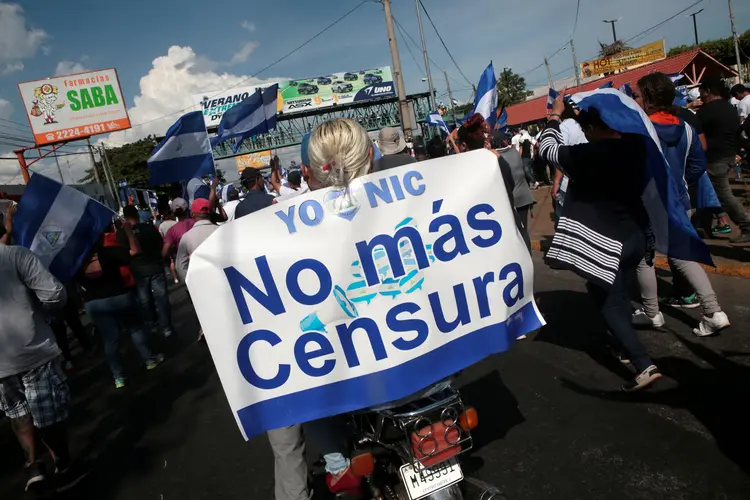 Nicarágua: mais de 1.000 homens armados com metralhadoras entraram disparando na cidade de 100.000 habitantes (Oswaldo Rivas/Reuters)