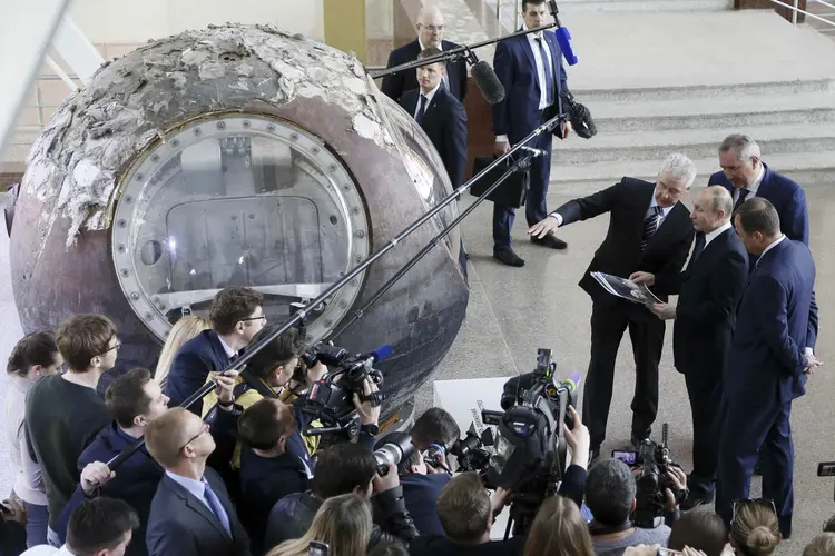 Putin: "Na lua há coisas a fazer, e dali pode começar o estudo de outros planetas, do espaço distante", disse Putin (Maxim Shipenkov/Reuters)