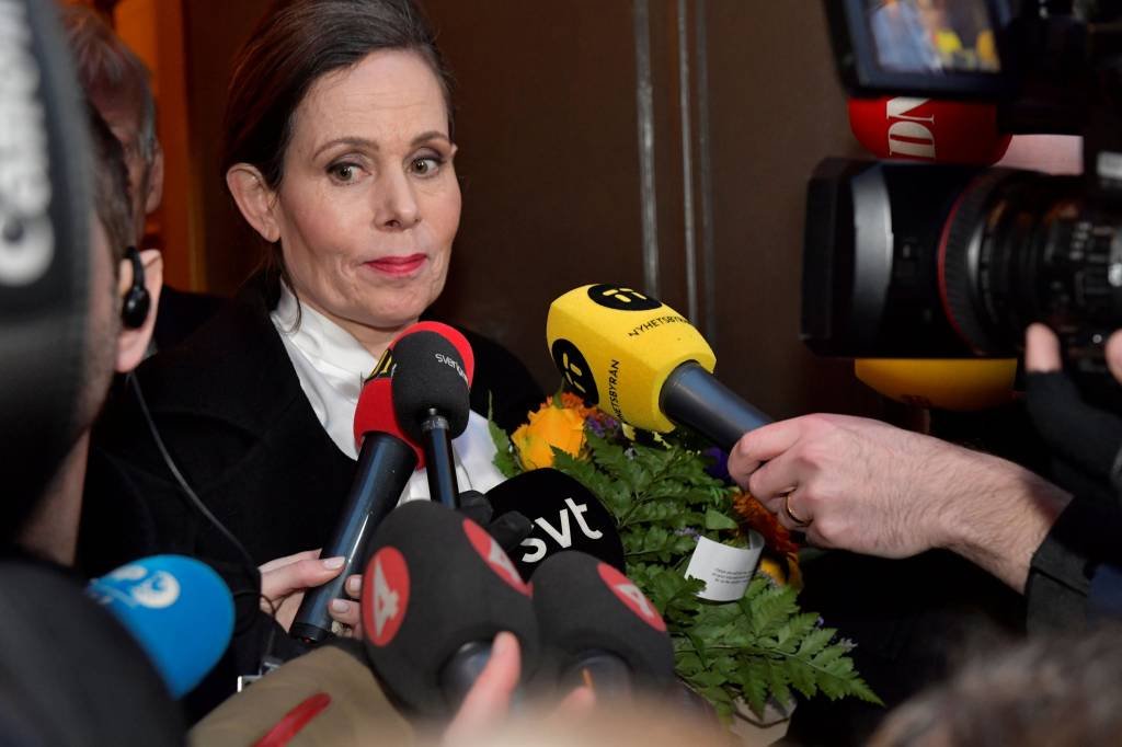 Secretária permanente da Academia Sueca deixa cargo em meio a crise