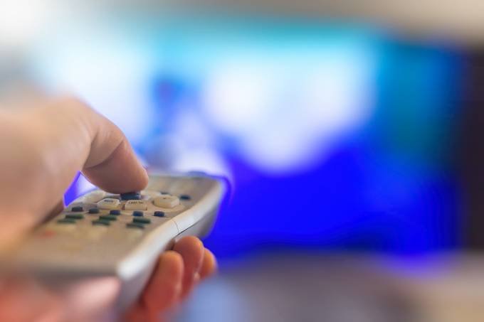 Polícia faz operação contra grupo que fraudava TV por assinatura