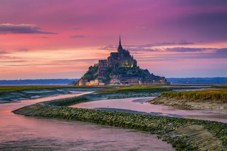 Monte Saint Michel, um dos principais pontos turísticos da França (DaLiu/Thinkstock)