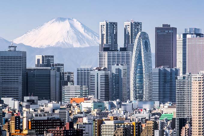 Visão da cidade de Tóquio, Japão, com o Monte Fuji ao fundo (Torsakarin/Thinkstock)