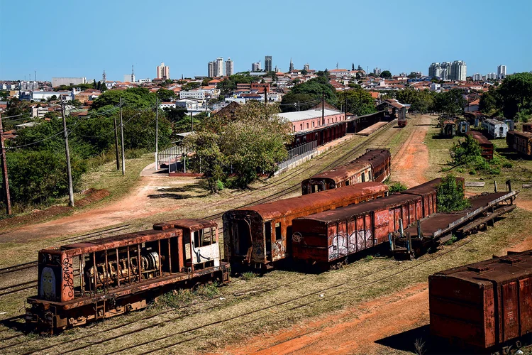 Trens da Rede Ferroviária Federal: enroscados, assim 
como a extinção 
da empresa (Rubens Chaves/Pulsar Imagens)