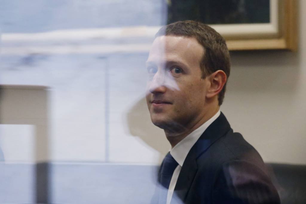 “Esse não é o plano”, diz Zuckerberg sobre deixar comando do Facebook
