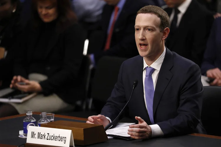 Zuckerberg durante seu depoimento no Congresso dos Estados Unidos, em uma análise pública do vazamento de dados de 87 milhões de usuários para a empresa Cambridge Analytica. Foto: Reuters (./Reuters)