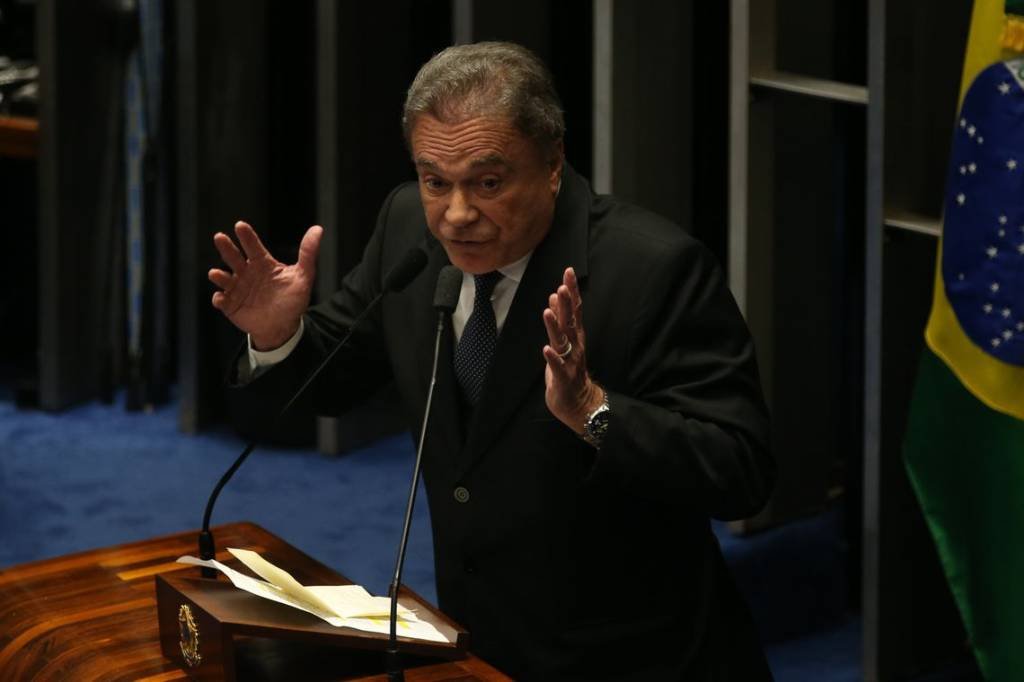 Álvaro Dias diz que Brasil está dividido entre "honestos e ladrões"