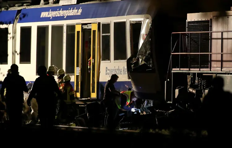 Alemanha: colisão ocorreu entre Ingolstadt e Augsburgo, na Baviera, próximo à estação de trens de Aichach (Michael Dalder/Reuters)