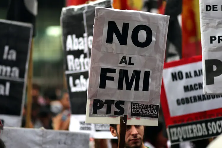 Argentina: equipe liderada por Nicolas Dujovne começou a negociar uma linha de crédito stand-by com o FMI (Marcos Brindicci/Reuters)