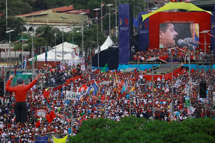 Último dia da campanha de Maduro, na Venezuela: Caracas reiterou que "o único objetivo" destas sanções contra membros do alto escalão do governo visa "manchar o processo eleitoral" (Adriana Loureiro/Reuters)