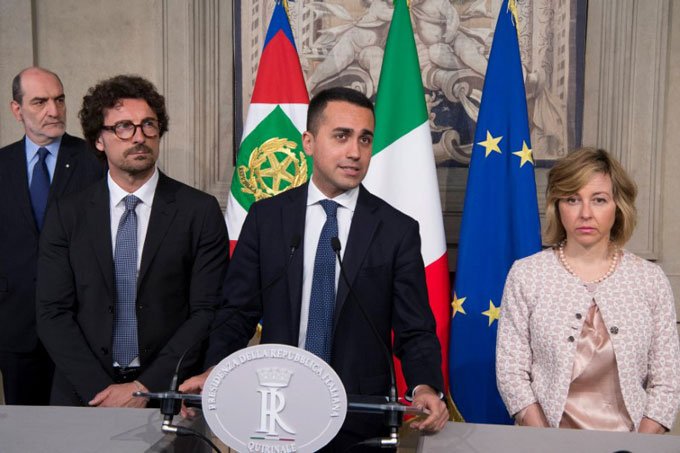 Na Itália, 5 Estrelas e Liga aprovam programa de governo conjunto
