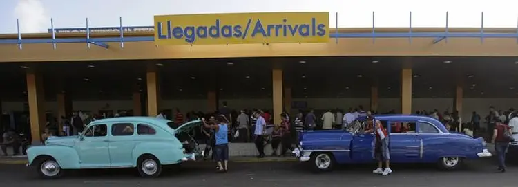 Aeroporto Internacional Jose Martí, em Havana, Cuba: principal estrada que leva ao aeroporto de Havana está interditada a cerca de oito quilômetros das instalações (Desmond Boylan/Reuters)