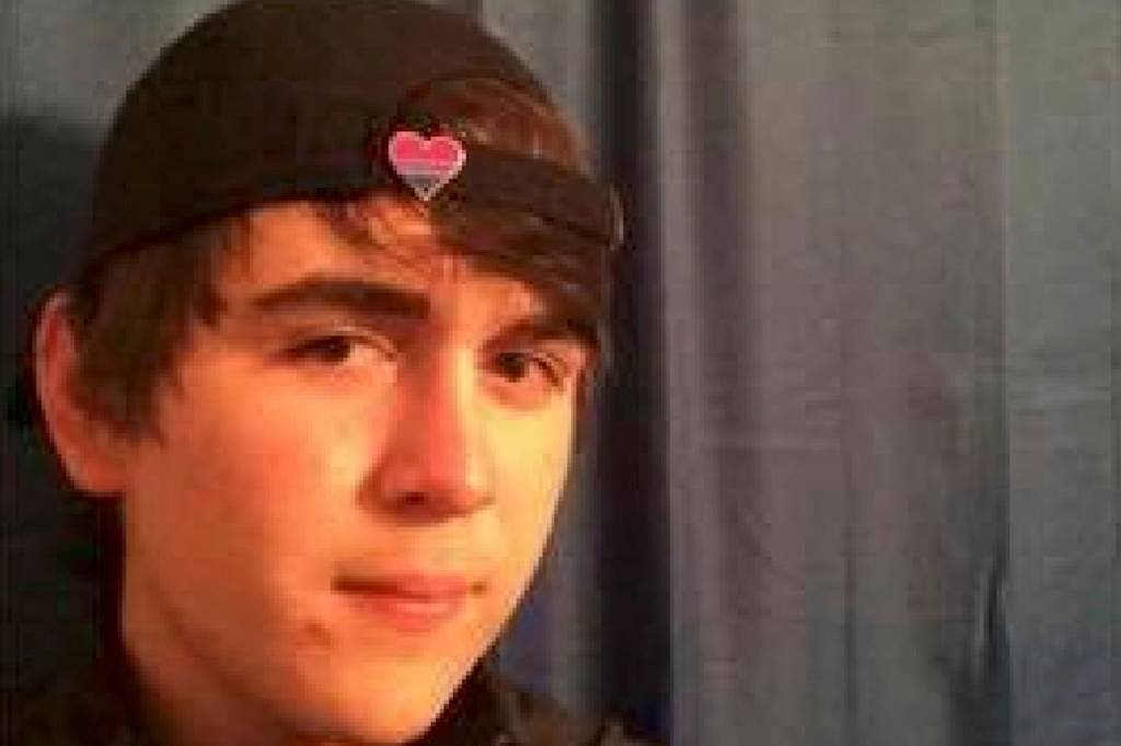 Estudante de 17 anos atira e mata 10 pessoas em escola no Texas