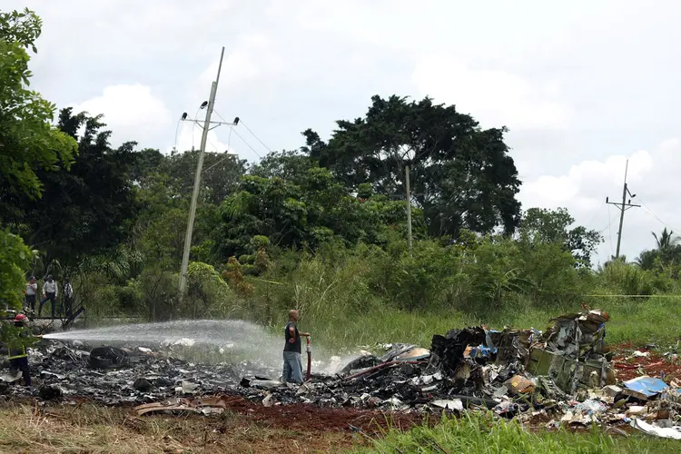 Acidente em Cuba: aeronave caiu em uma área agrícola, na região de Boyeros (Alexandre Meneghini/Reuters)