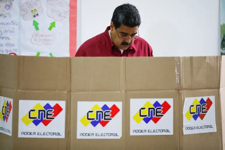 Venezuela: Nicolás Maduro conquistou no domingo um segundo mandato com uma vitória polêmica (Carlos Garcia Rawlins/Reuters)