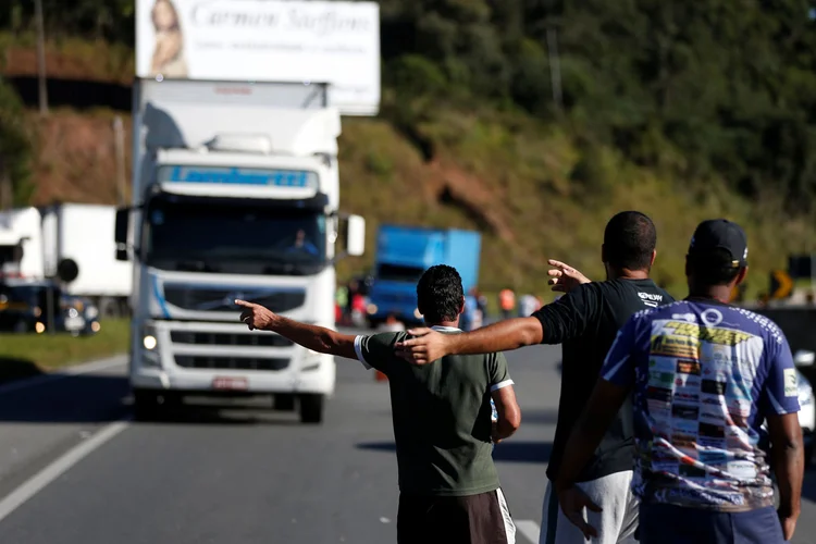 Greve: produtores de leite de todo o país sentem os efeitos da paralisação dos caminhoneiros (Rodolfo Buhrer/Reuters)