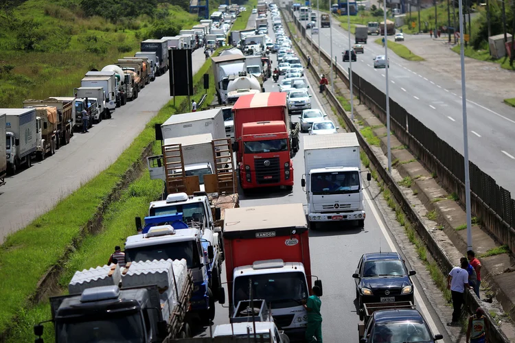 Caminhoneiros: governo sabe que enfrentará grande resistência do movimento pela decisão contrária ao acordado durante a greve (Ueslei Marcelino/Reuters)