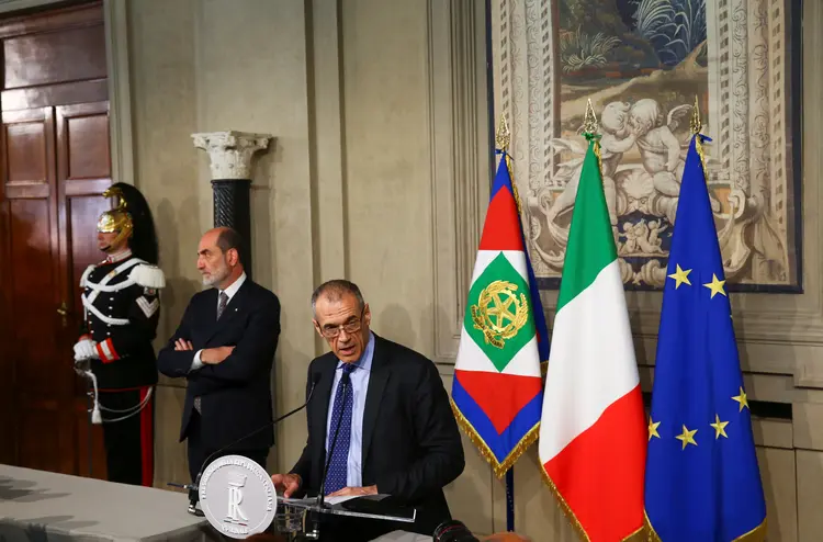 A imprensa italiana citar um possível acordo entre as partes para não votarem no governo de Cottarelli (Tony Gentile/Reuters)