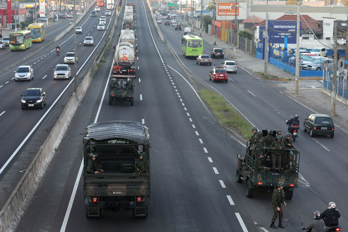 Com greve, Ministério da Saúde aciona FAB, Exército e companhias aéreas