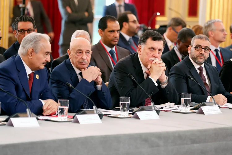 Líbia: a declaração foi aceita a pedido do presidente francês ao reunir lideranças do país na França (Etienne Laurent/Reuters)