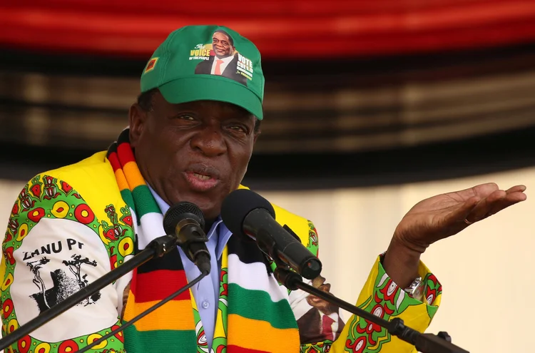 Presidente do Zimbábue, Emmerson Mnangagwa, durante evento em Mutare 19/05/2018 (Philimon Bulawayo/Reuters)