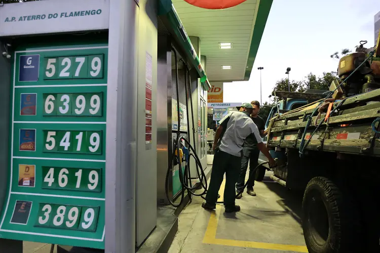 Postos: governo orienta que Procons fiscalizem os postos de combustíveis do país (Sergio Moraes/Reuters)