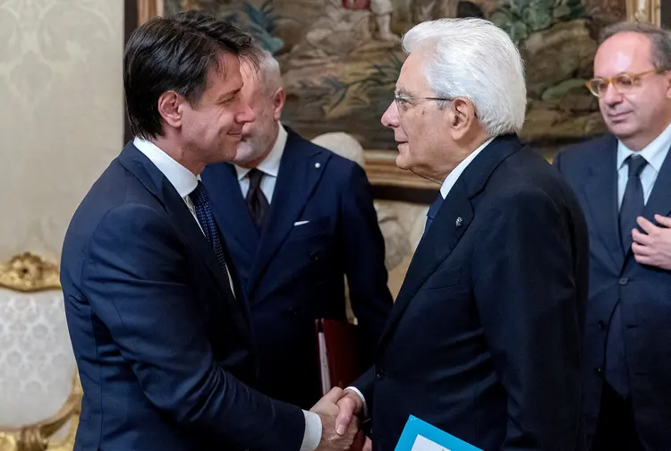 Primeiro ministro italiano Giuseppe Conte com o presidente Sergio Mattarella, em Roma, dia 31/05/2018 (Italian Presidential Press Office/Reuters)