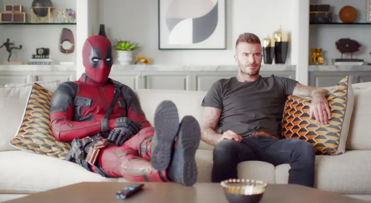 Campanha da Fox: Deadpool se encontra com David Beckham para divulgar novo filme (Fox/Divulgação)