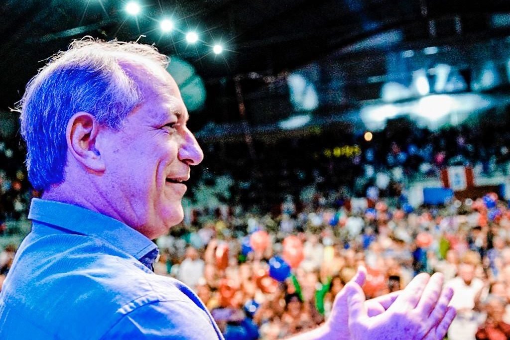 "Eu não sou candidato a ditador do Brasil, o Bolsonaro é", diz Ciro