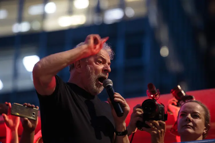 Advogados de Lula entraram hoje (10) com um pedido urgente no STF para que seja prorrogado o prazo para substitui-lo como candidato do partido à Presidência (Patricia Monteiro/Bloomberg)