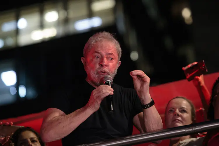 Luiz Inácio Lula da Silva: "Já derrubaram uma presidenta eleita; agora querem vetar o direito do povo escolher livremente o próximo presidente" (Patricia Monteiro/Bloomberg)