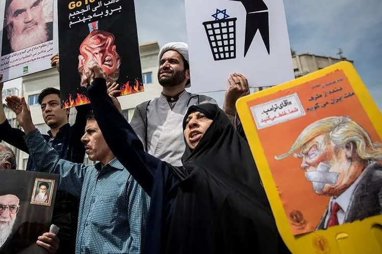 ACORDO NUCLEAR: iranianos protestam contra presidente americano Donald Trump, que decidiu sair do acordo nuclear, na semana passada / REUTERS/Tasnim News Agency