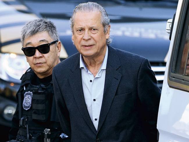 Dirceu vai se entregar à PF em Curitiba e não em Brasília, dizem fontes