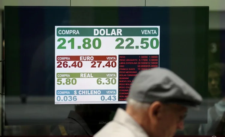 Dólar: apesar da ação do banco, as perspectivas não parecem lá muito promissoras (Marcos Brindicci/Reuters)