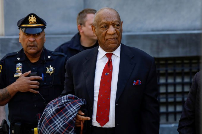 Comediante Bill Cosby perde prêmios após condenação por agressão sexual