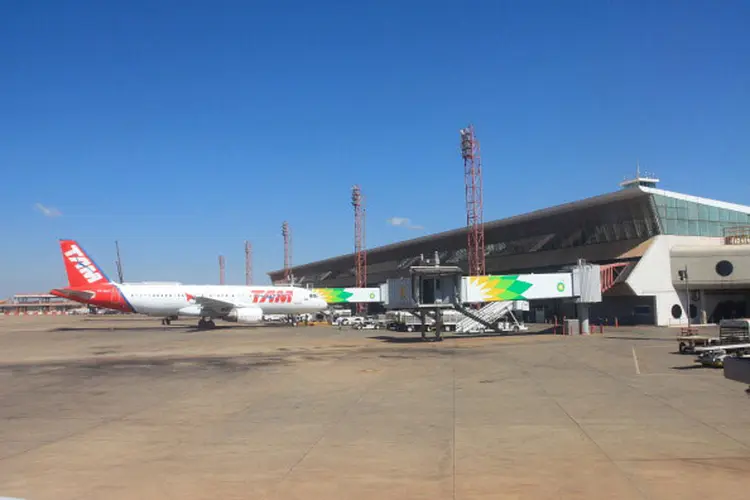 Aeroporto de Brasília: concessionária afirmou que notificou nesta manhã companhias aéreas sobre a restrição do combustível para aviação (Dircinha Welter/Getty Images)