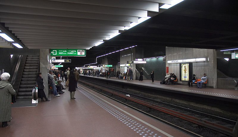 Estação do metrô em Bruxelas é fechada após alerta de bomba
