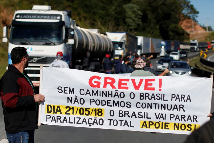 Greve: caso a redução da PIS/Cofins para combustíveis for assinada p0or Temer, caminhoneiros irão encerrar paralisação, diz Abcam (Rodolfo Buhrer/Reuters)