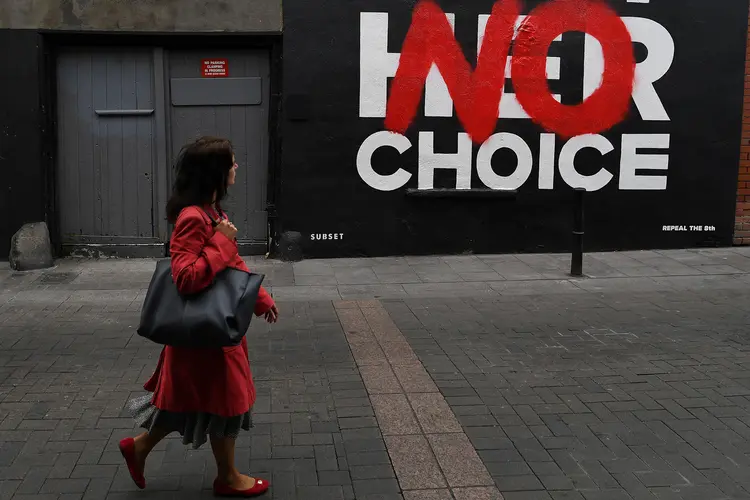 Campanhas defendem "Sim" e "Não" pela queda da proibição do aborto na Nova Zelândia (Clodagh Kilcoyne/Reuters)