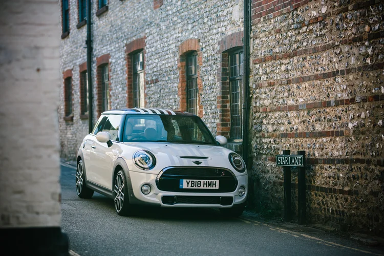 MINI Hatch: lançamento se inspira no casamento real do Príncipe Harry (MINI/Divulgação)