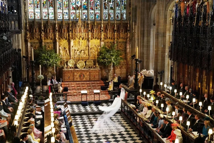 Príncipe Harry e Meghan Markle em casamento na St George's Chapel, no Castelo de Windsor: a igreja do Castelo de Windsor tem sido testemunha de muitos casamentos reais e cerimônias oficiais (Owen Humphreys/Pool/Reuters)