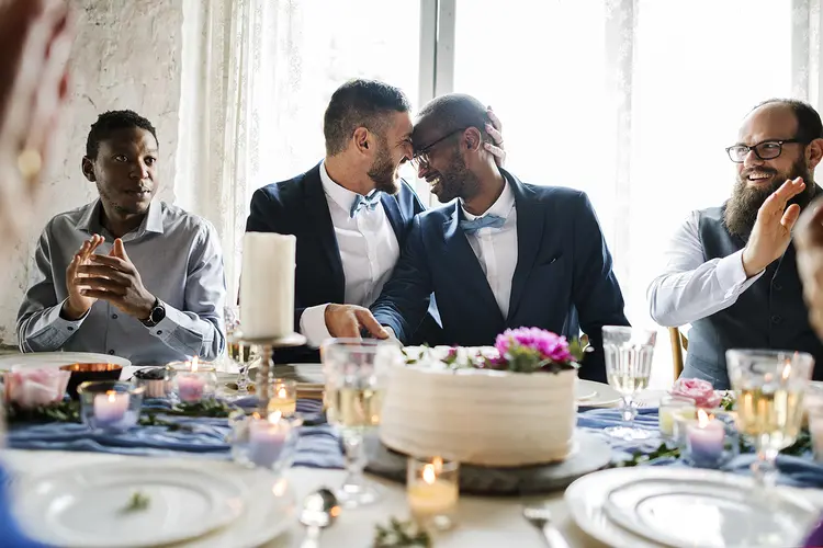 Casamento gay: há casos pelo mundo todo de casais do mesmo sexo que tiveram bolos recusados (Rawpixel/Thinkstock)