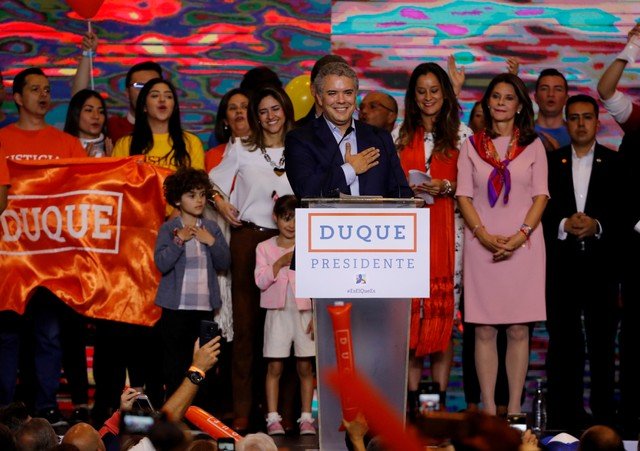 Colômbia terá 2º turno de eleição presidencial, com acordo de paz em risco