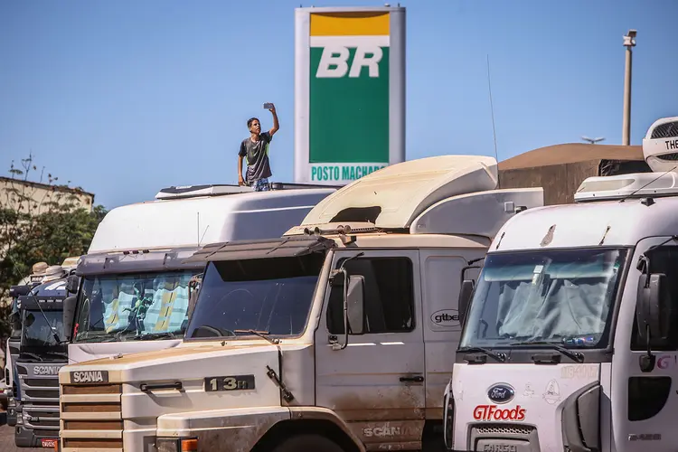 Petrobras reduzirá os preços da gasolina em suas refinarias em 1,59 por cento a partir da quinta-feira (Andre Coelho/Bloomberg)