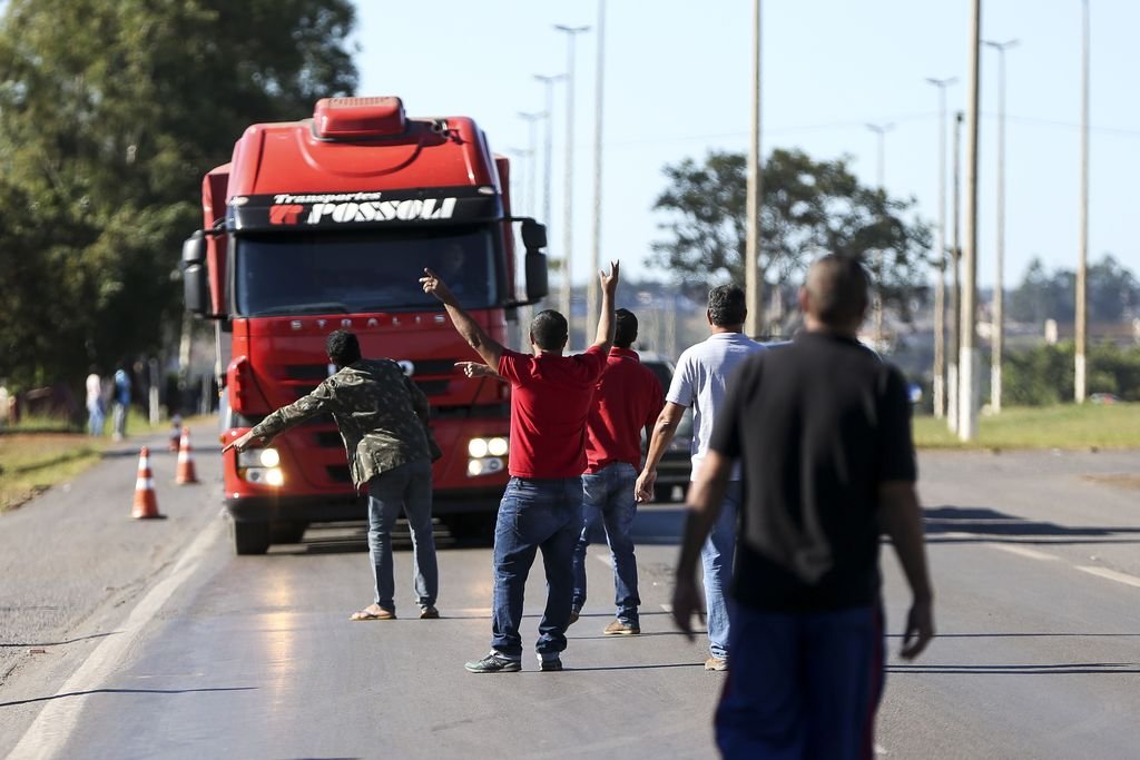 Greve: caminhoneiros voltam a bloquear rodovias e o porto de Santos (SP) nesta terça-feira (Marcelo Camargo/Agência Brasil)